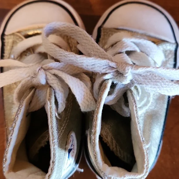 Converse Gold Shimmering Toddler High-Tops Size 3 - Picture 2 of 16